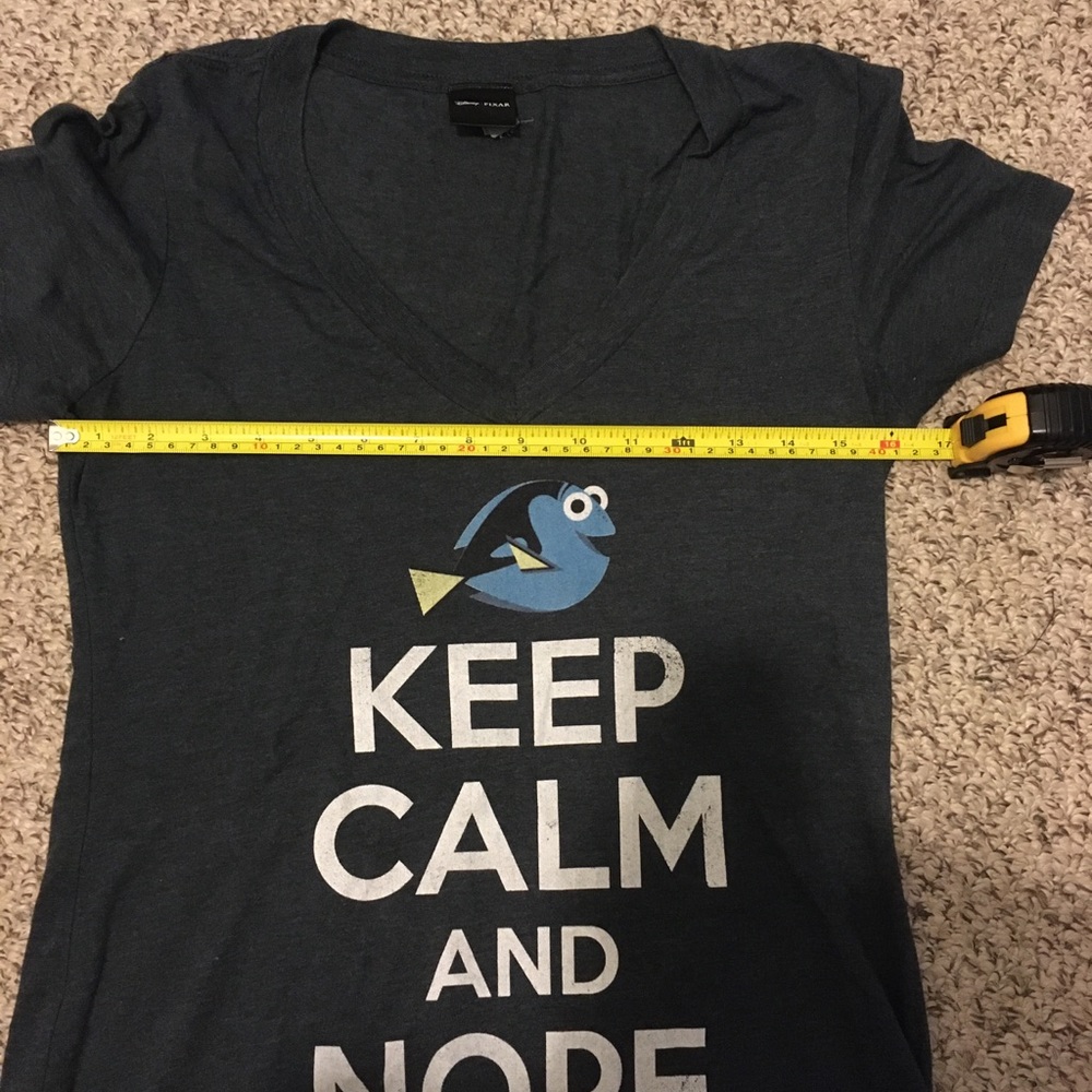 Disney Pixar Keep Calm V Neck Tee Dori Nemo - Picture 8 of 8